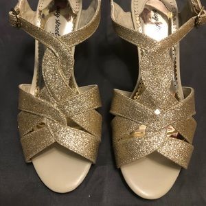 East Street Alive @ 5 Gold Heel